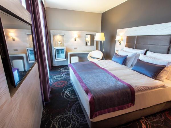 Aura Hotel Adults Only : photo 1 de la chambre petite chambre double