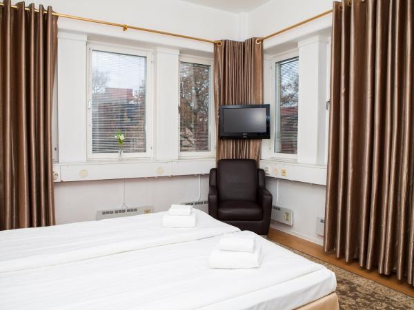 Hotel Expo Stockholm : photo 8 de la chambre chambre lits jumeaux avec salle de bains commune - annexe