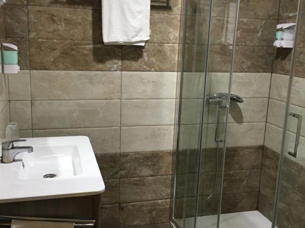 Hostal Mont Royal : photo 1 de la chambre chambre double ou lits jumeaux