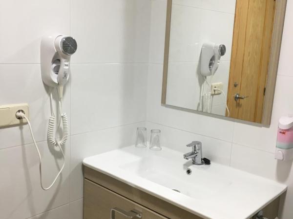 Hostal Mont Royal : photo 5 de la chambre chambre double deluxe avec balcon