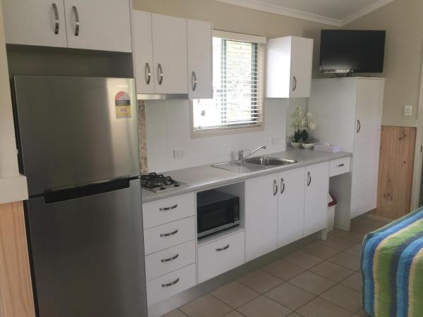 Cairns Crystal Cascades Holiday Park : photo 6 de la chambre studio cabin - kingfisher