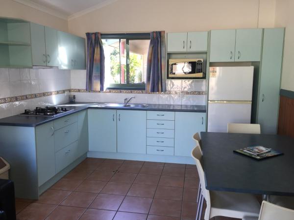 Cairns Crystal Cascades Holiday Park : photo 4 de la chambre deluxe family villa - cassowary