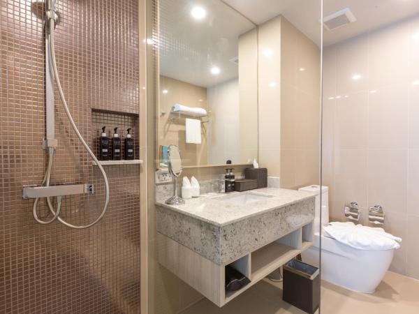 X10 Khaolak Resort : photo 8 de la chambre chambre triple de luxe - aile familiale