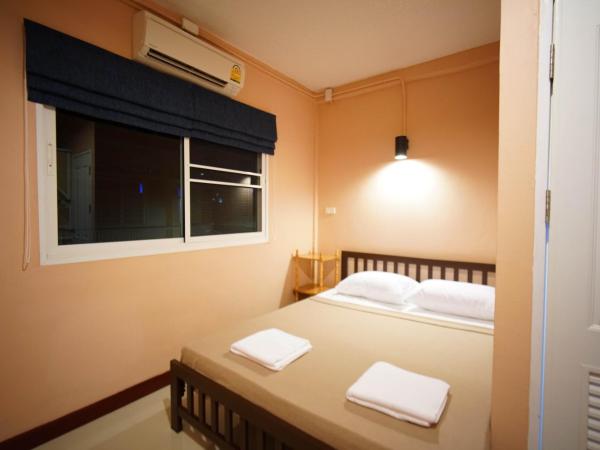 Urban Hostel Bangkok : photo 1 de la chambre chambre double avec salle de bains privative