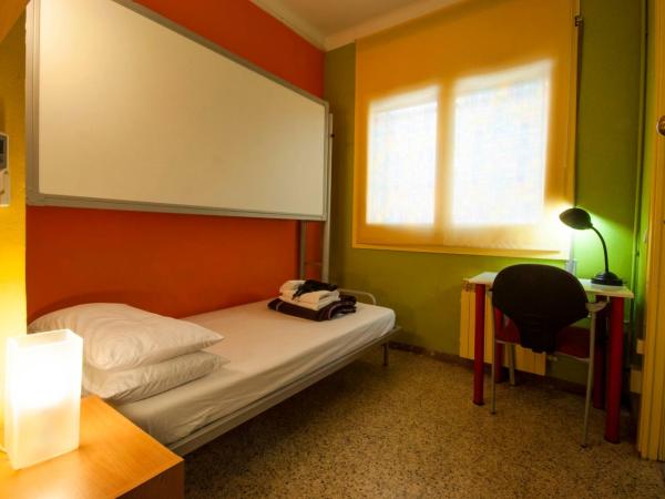 Studio Hostel : photo 4 de la chambre chambre simple standard avec salle de bains privative