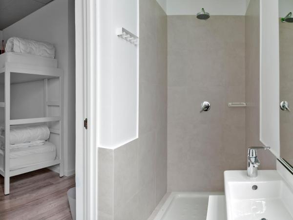 Safestay Madrid Central : photo 1 de la chambre lit dans dortoir mixte de 10 lits avec salle de bains commune