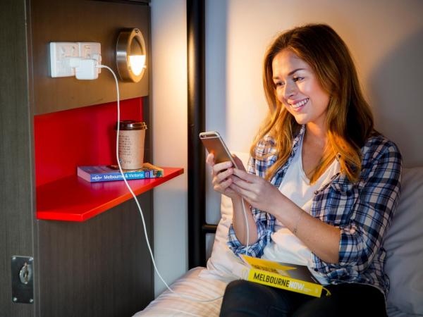 Space Hotel : photo 2 de la chambre lit dans dortoir mixte de 4 lits avec salle de bains commune