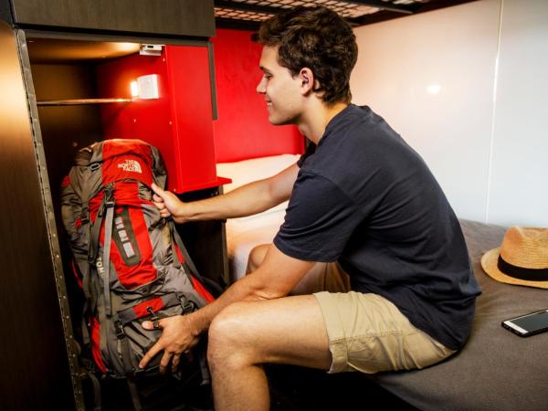 Space Hotel : photo 5 de la chambre lit dans dortoir mixte de 4 lits avec salle de bains commune