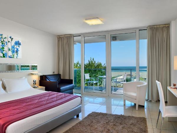 Mercure Hotel Rimini Artis : photo 2 de la chambre chambre privilège avec 1 lit double et 1 lit simple - front de mer