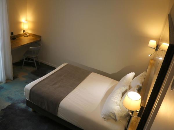 Le Saint Aubert : photo 5 de la chambre chambre double ou lits jumeaux avec vue sur jardin