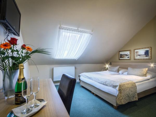 Hotel Taurus : photo 9 de la chambre chambre double ou lits jumeaux Économique - mansardée