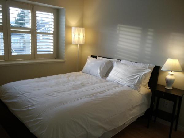 Marpole Guest House : photo 2 de la chambre chambre lit queen-size avec salle de bains commune