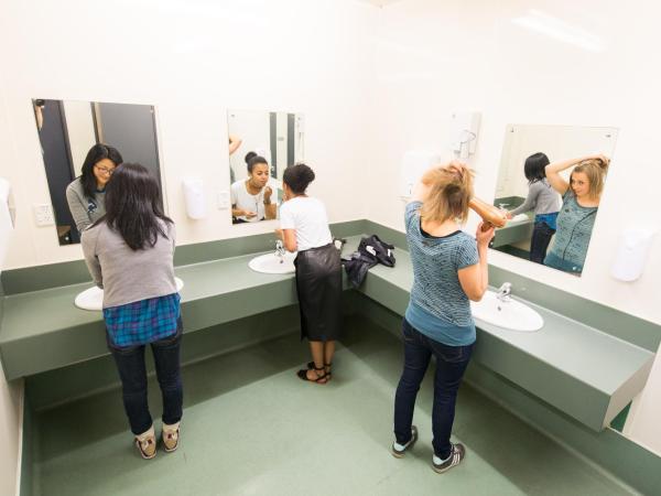 Urbanz : photo 5 de la chambre lit dans dortoir de 4 lits avec salle de bains commune