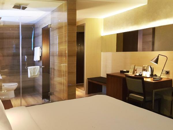 KSL Hotel & Resort : photo 4 de la chambre chambre lit king-size premier de luxe avec douche