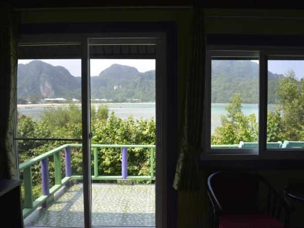 Phi Phi View Point Resort : photo 7 de la chambre chambre lit king-size - vue sur mer