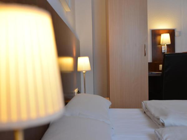 Hotel Italia : photo 7 de la chambre chambre double avec lit queen-size