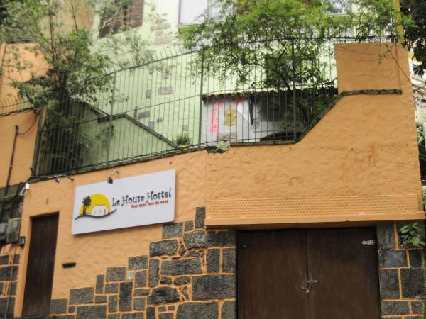 Le House Hostel : photo 2 de la chambre lit en dortoir pour femmes de 9 lits avec salle de bains privative