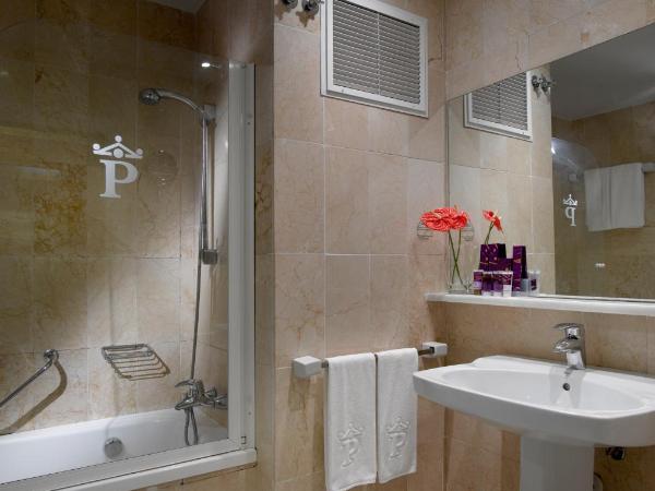 Parador de Cordoba : photo 5 de la chambre chambre double standard (2 adultes + 1 enfant)