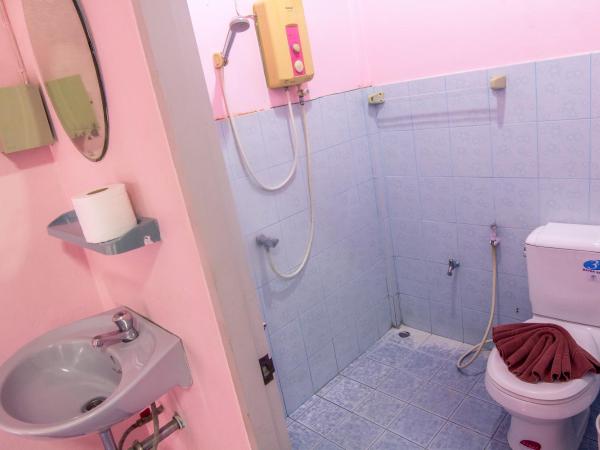 Pongphen Guesthouse - SHA Plus Certified : photo 4 de la chambre chambre double standard