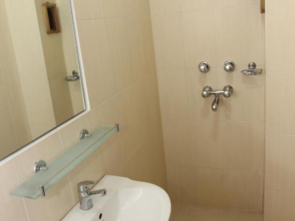 Potala Guest House : photo 9 de la chambre chambre double ou lits jumeaux standard