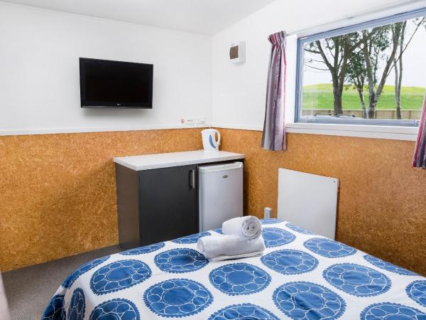 North South Holiday Park : photo 2 de la chambre chambre double avec salle de bains commune