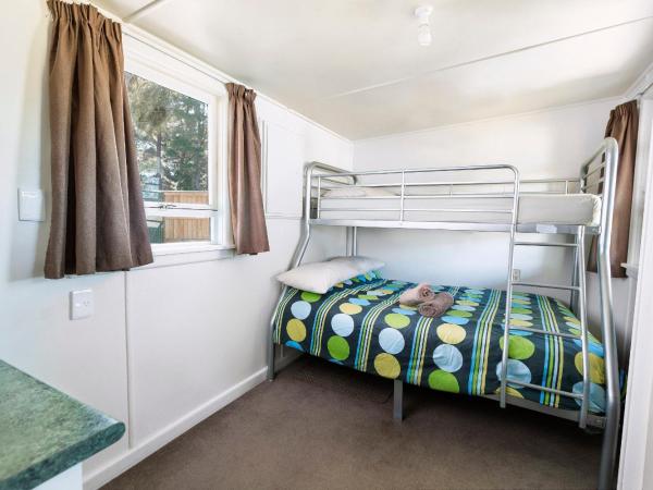 North South Holiday Park : photo 2 de la chambre chambre triple basique avec salle de bains commune