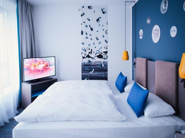 Vienna House Easy by Wyndham Berlin Prenzlauer Berg : photo 7 de la chambre chambre salon