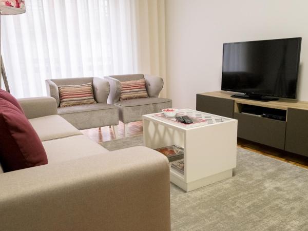 Simon Guest Apartments : photo 8 de la chambre grande chambre double ou lits jumeaux