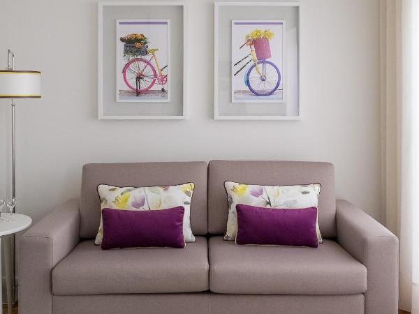 Simon Guest Apartments : photo 10 de la chambre chambre double ou lits jumeaux avec terrasse