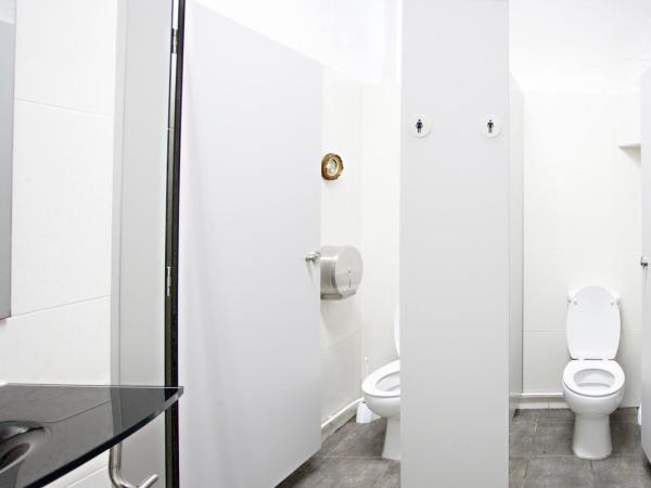 Baixa Terrace Hostel : photo 9 de la chambre chambre double avec salle de bains commune