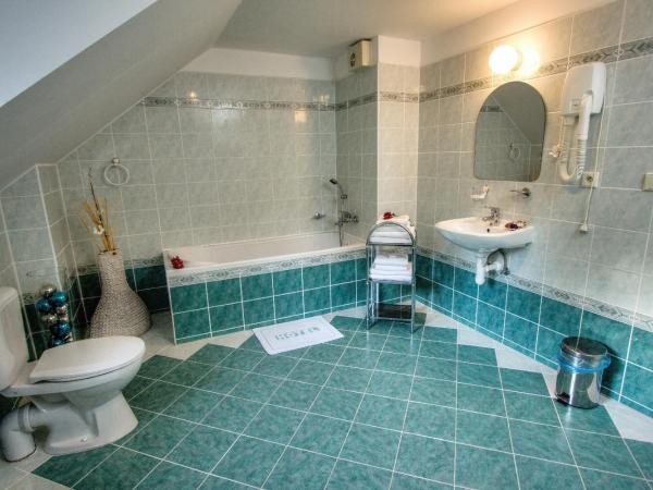 Spa & Wellness Hotel Harmonie : photo 5 de la chambre chambre quadruple - vue sur jardin