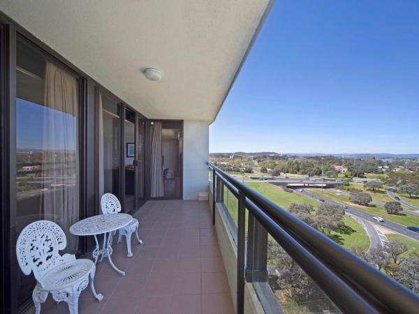 BreakFree Capital Tower Apartments : photo 4 de la chambre two-bedroom apartment - lake side - weekly housekeeping