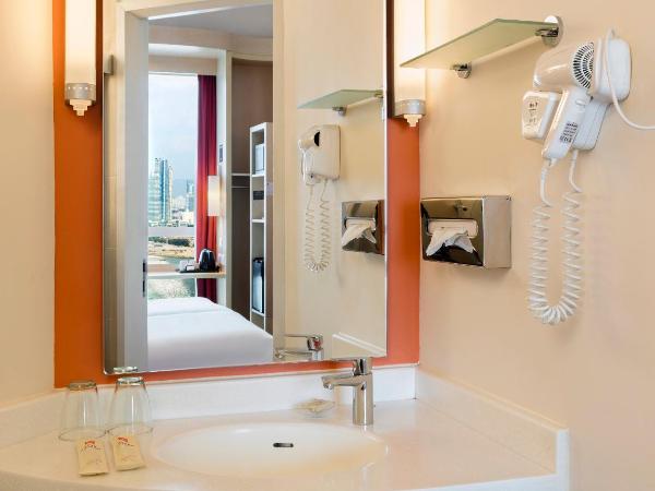 Ibis Hong Kong Central & Sheung Wan : photo 6 de la chambre chambre lit queen-size standard - vue sur ville
