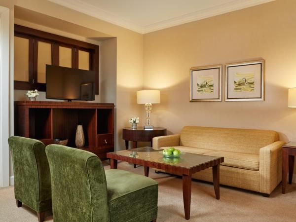 Corinthia Budapest : photo 2 de la chambre suite junior avec accès au spa royal et au salon exécutif