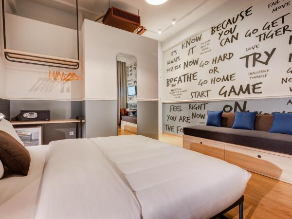 Colors Urban Hotel Thessaloniki : photo 2 de la chambre grande chambre - vue sur musée