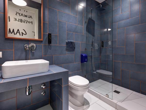 Colors Urban Hotel Thessaloniki : photo 4 de la chambre grande chambre - vue sur musée