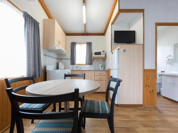 Alivio Tourist Park Canberra : photo 4 de la chambre wattle glen cabin (2 bedroom)