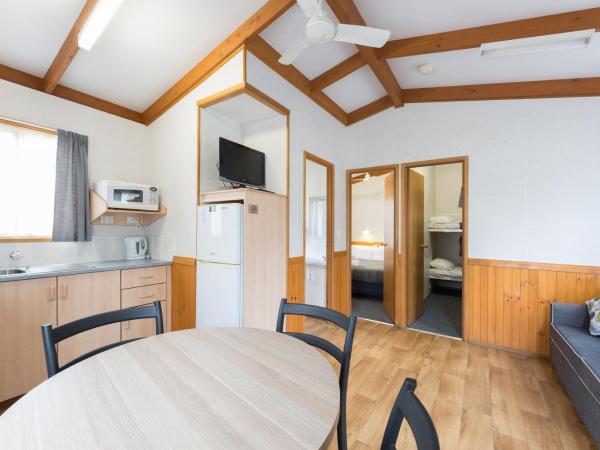 Alivio Tourist Park Canberra : photo 1 de la chambre wattle glen cabin (2 bedroom)