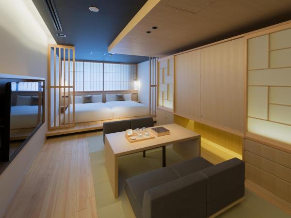 hotel kanra kyoto : photo 5 de la chambre chambre lits jumeaux de luxe avec zone de tatami - bâtiment principal