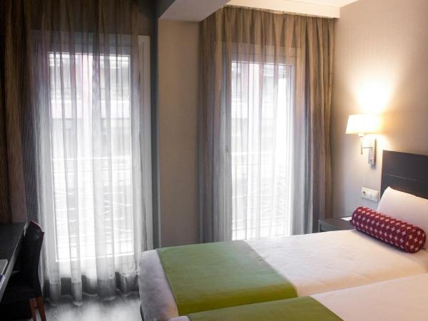Mercure Madrid Centro : photo 5 de la chambre chambre lits jumeaux standard