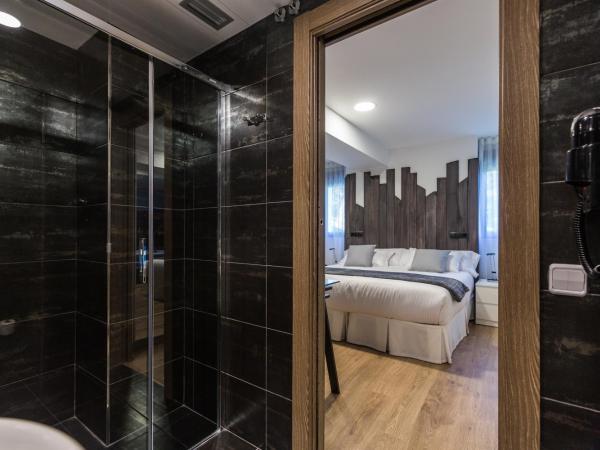 Suite Home Sardinero : photo 7 de la chambre chambre de luxe double ou lits jumeaux avec baignoire spa