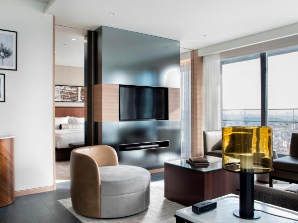 Fairmont Quasar Istanbul Hotel : photo 4 de la chambre suite 1 chambre avec balcon et accès au salon - vue sur mer