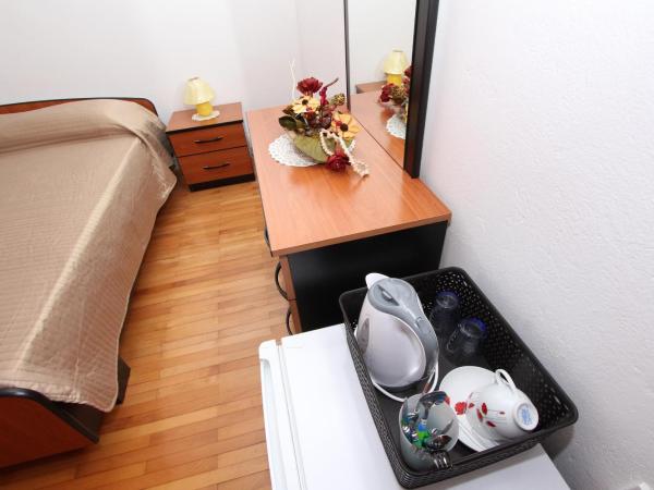 Rooms and Apartment Sanja : photo 7 de la chambre chambre double avec salle de bains privative extérieure