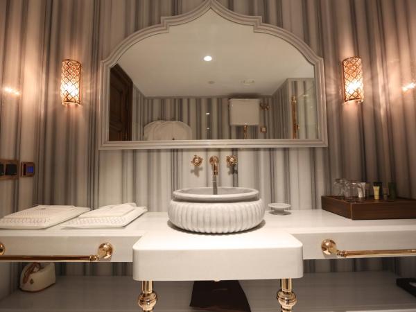 AJWA Sultanahmet - Preferred Hotels LVX Collection : photo 6 de la chambre chambre lits jumeaux de luxe - vue sur rue