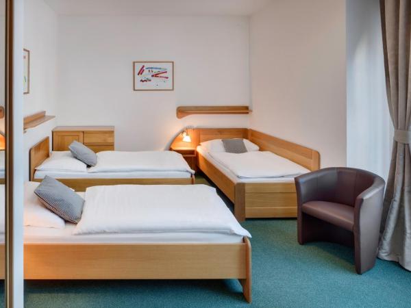 Hotel Oya : photo 1 de la chambre chambre triple avec 3 lits simples