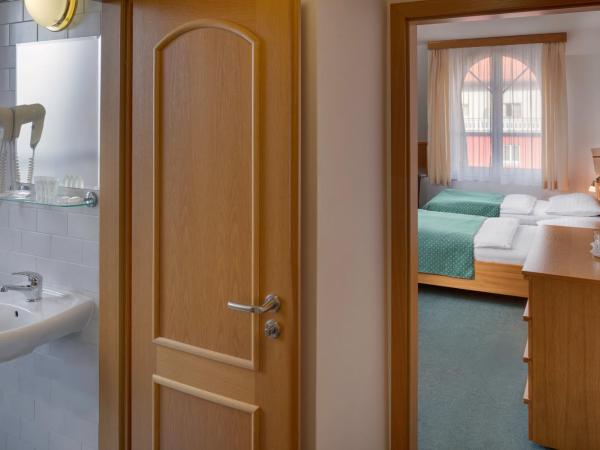 Hotel Otar : photo 2 de la chambre chambre quadruple