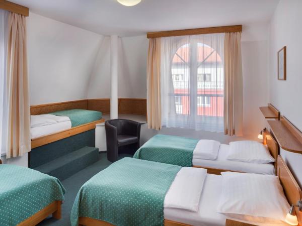 Hotel Otar : photo 1 de la chambre chambre quadruple