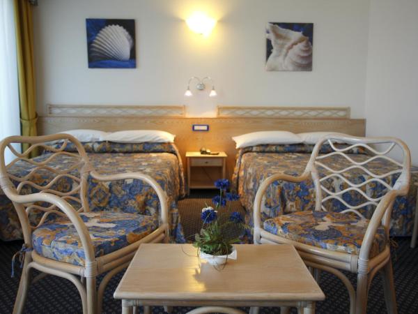 El Cid Campeador : photo 6 de la chambre chambre quadruple de luxe avec baignoire spa