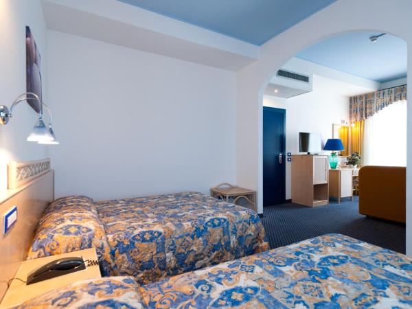 El Cid Campeador : photo 2 de la chambre chambre quadruple deluxe avec baignoire spa – vue panoramique