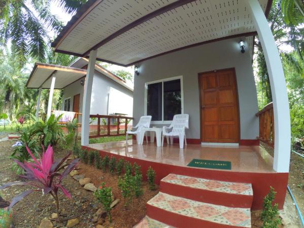 Mada Lanta Mai Keaw : photo 1 de la chambre chambre lit king-size - vue sur jardin